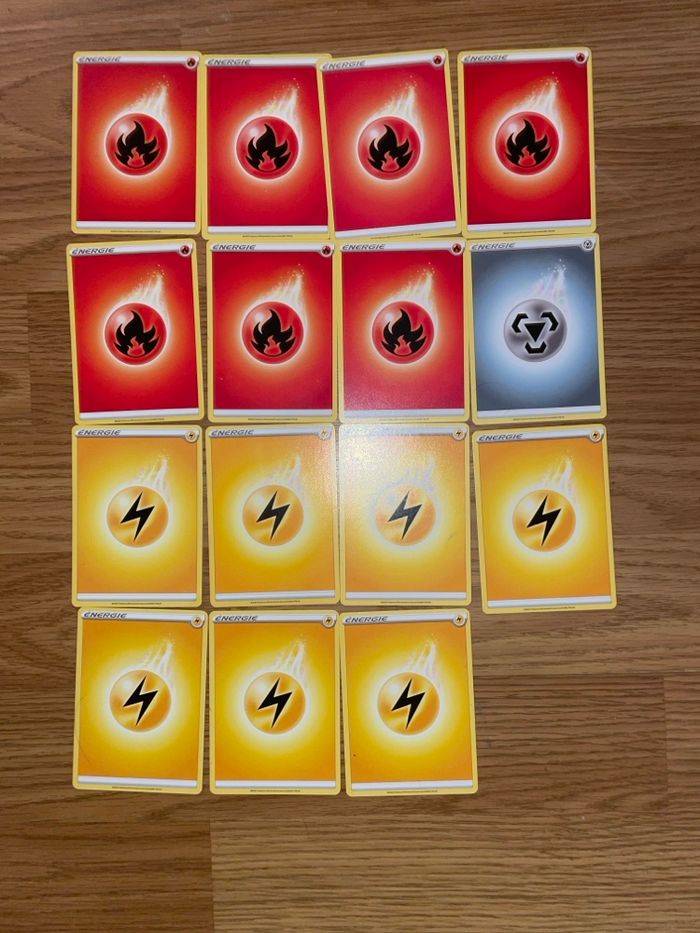Lot de 63 cartes Pokémon :30cartes Pokémon,18cartes objets et 13 cartes énergie. - photo numéro 3