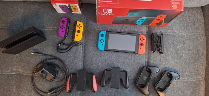 Console Nintendo Switch + accesoires - photo numéro 3