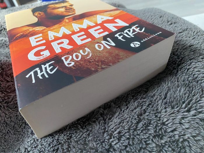 Livre « the boy on fire » - photo numéro 2
