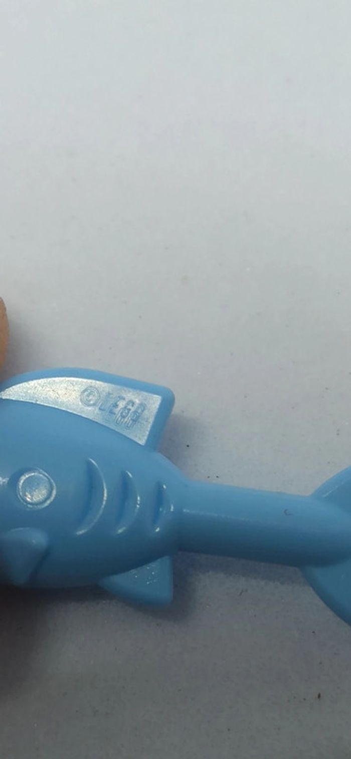 Figurine homme tête de requin avec poisson lego - photo numéro 5