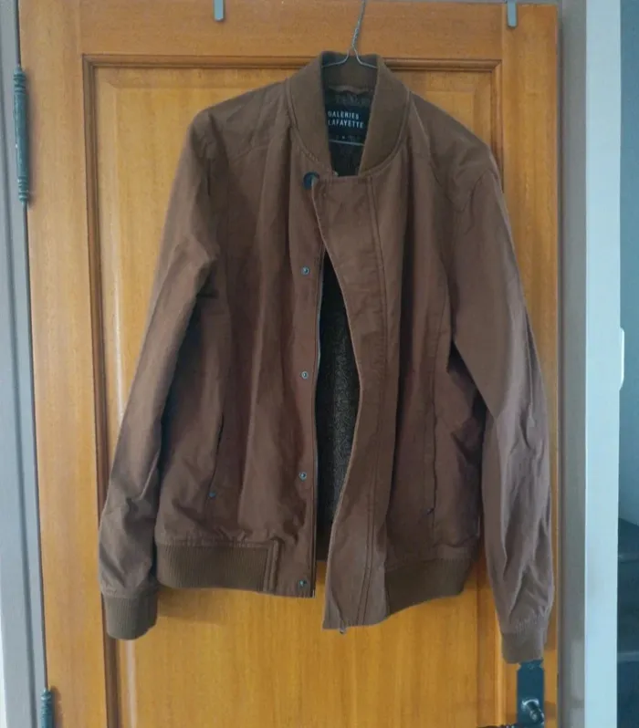 Veste mi Saison de chez galerie Lafayette en taille M.