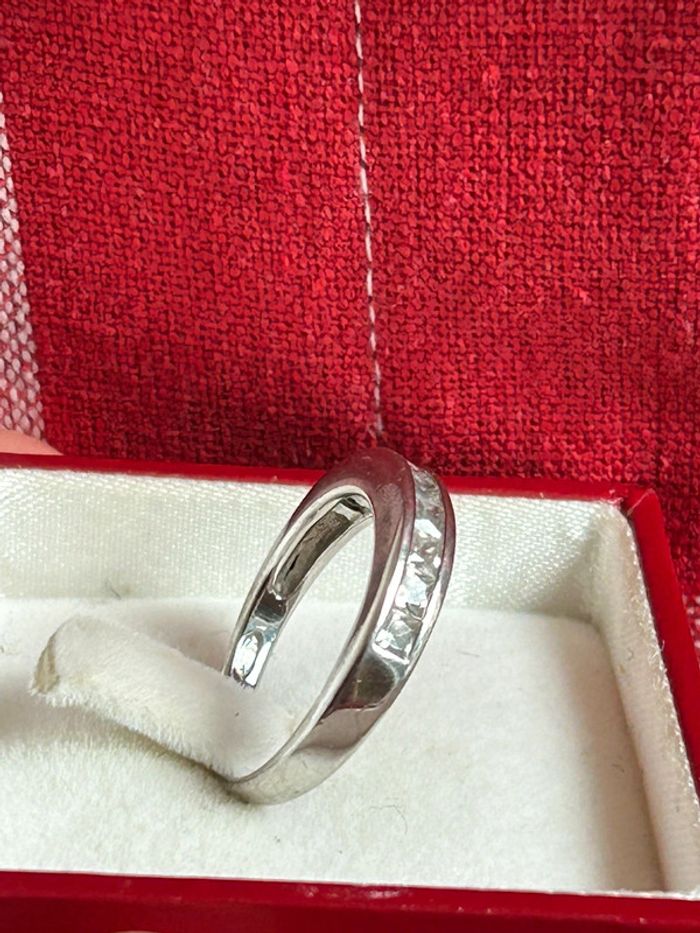 Jolie bague en argent massif avec pierres blanches T. 54 femme TBE - photo numéro 2