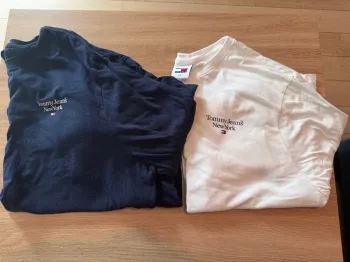 Lot de 2 T-shirt manches longues Tommy Jeans blanc et bleu