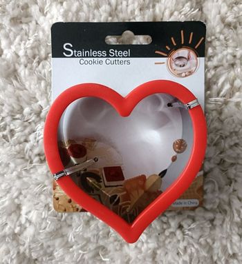 1 emporte pièce en inox en forme de coeur