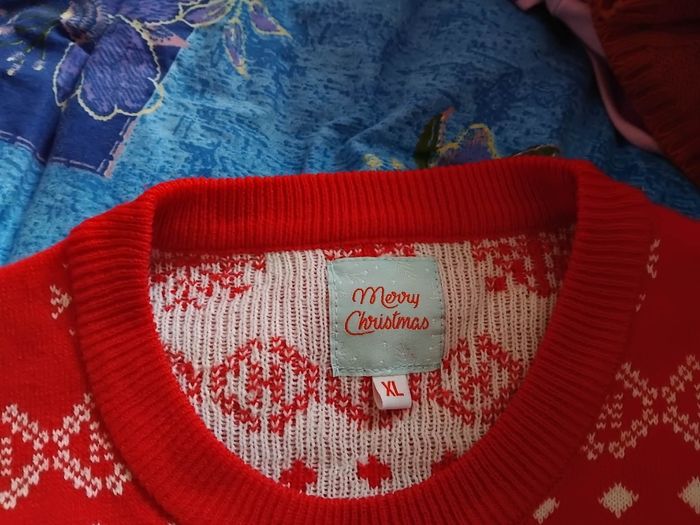 Pull de Noël rouge taille L-XL neuf - photo numéro 2
