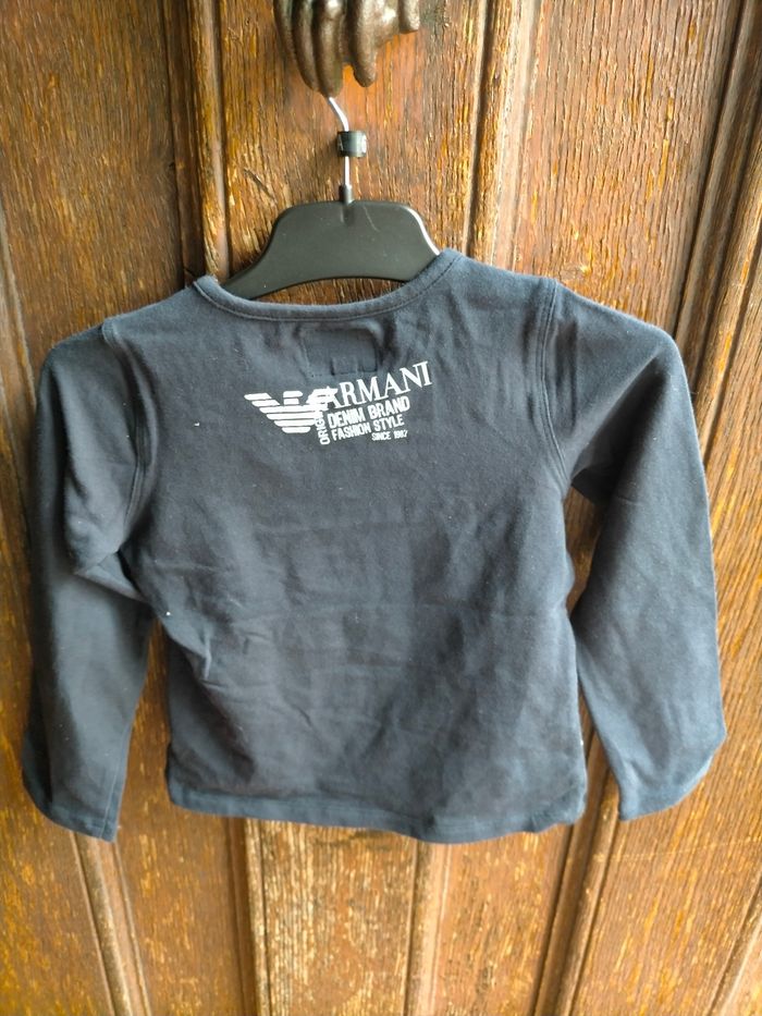 Ravissant tee shirt Armani  2 ans - photo numéro 6