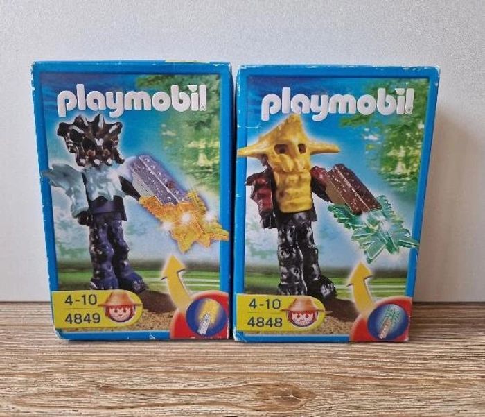 Boîte NEUVE Playmobil 4849 et 4848 Les gardiens du temple avec arme lumineuse