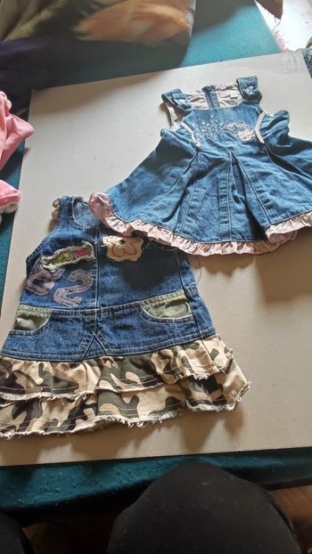 2 robes en jeans 1 mois