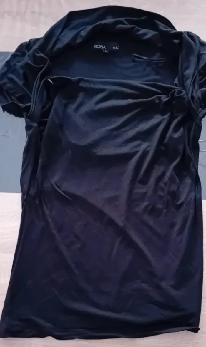 Très beau Tee-shirt col bateau noir taille 38 - photo numéro 2
