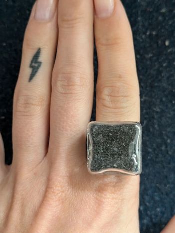 Bague en verre carrée style pylônes