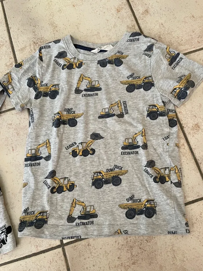 2 Teeshirts manches courtes 4-6ans H&M - photo numéro 3