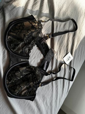 Soutien gorge rouge gorge