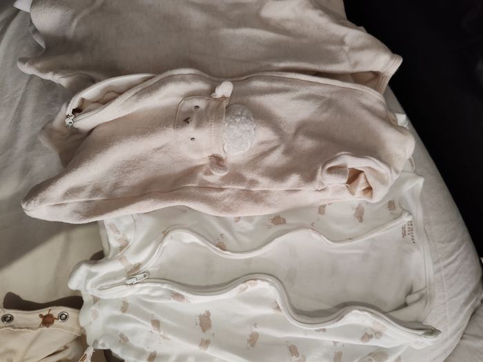 Lot vêtements 6 mois - photo numéro 2