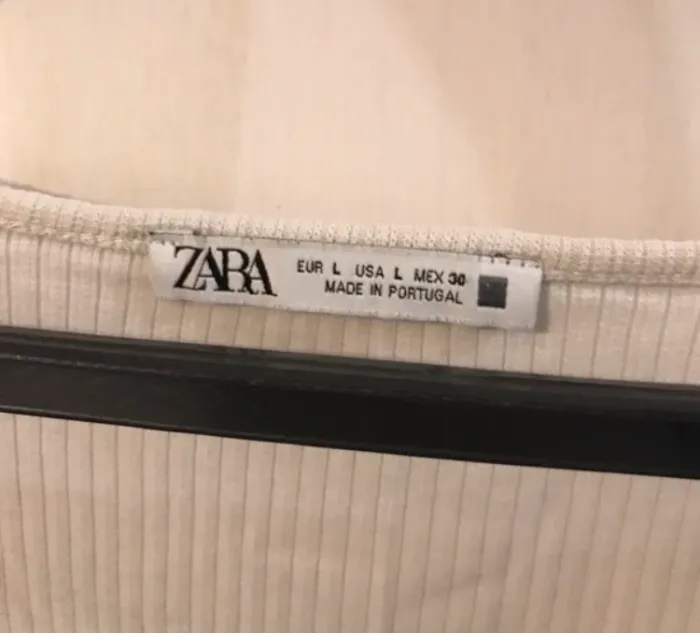 Top courtsZara crème manches longues taille L - photo numéro 3