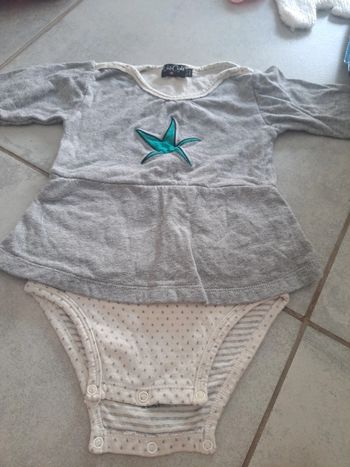 T-shirt bodie 12-18 mois