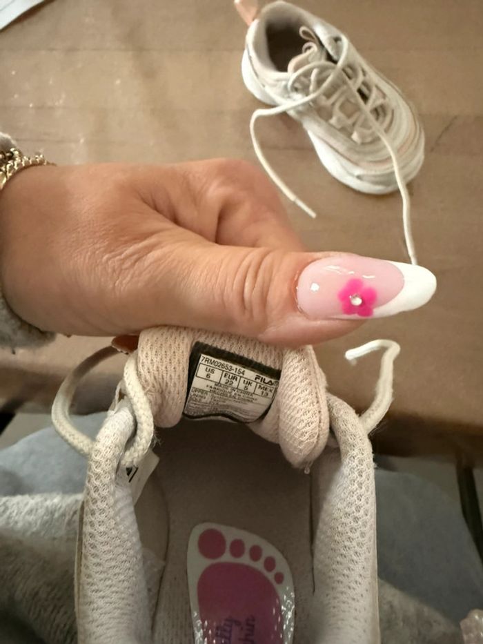 fila bébé rose et blanche - photo numéro 3