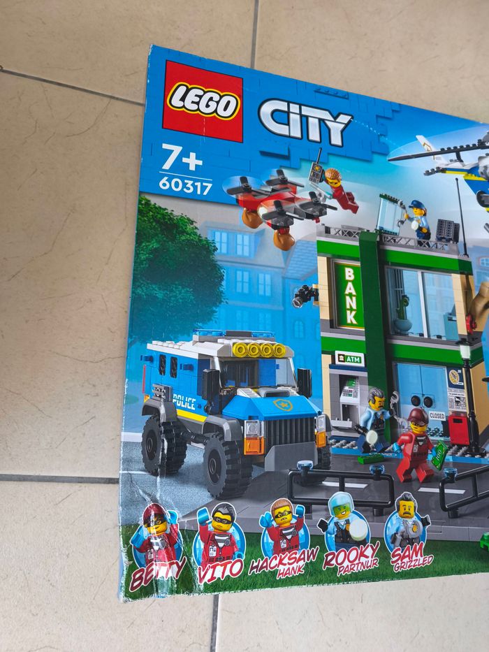LEGO City 60317 : Police Chase at the Bank - photo numéro 3