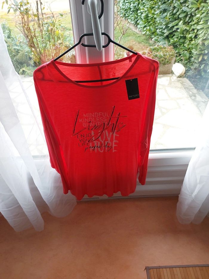 Tee-shirt femme  corail neuf taille 46 / 48