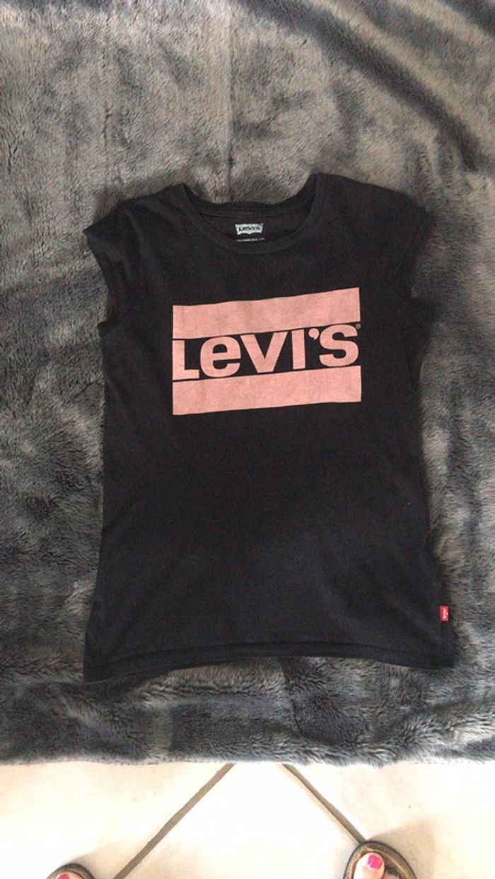 T shirt levis