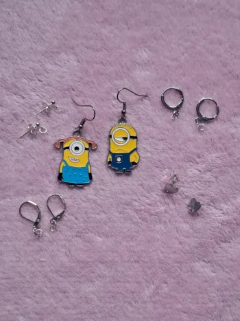 Boucles d’oreilles Minions fantaisie – crochets au choix