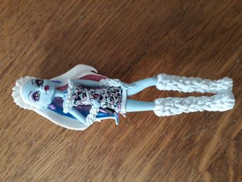 Figurine , poupée Monster High fille Abbey Bominable