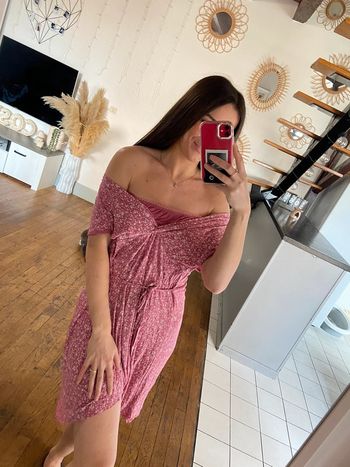 Robe d’été rose fleurie