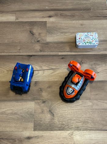 Je vend un lot de 2 voitures pat patrouille trouille très bon état 