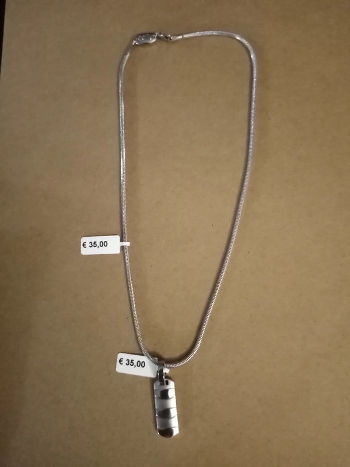 Collier et pendentif magnétiques
