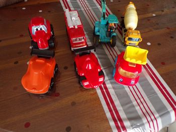 Lot 7 voitures en plastique