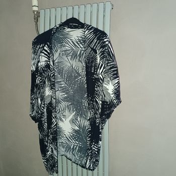 Kimono noir a fleurs blanches Kiabi T 3xl