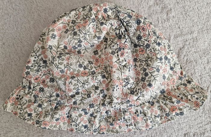 Ensemble 6M été fille kiabi (neuf) :
T-shirt + short + chapeau + chaussures - photo numéro 11
