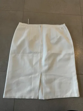 Grande Jupe blanche M&S Mode, taille 48, très bon état 48x70cm