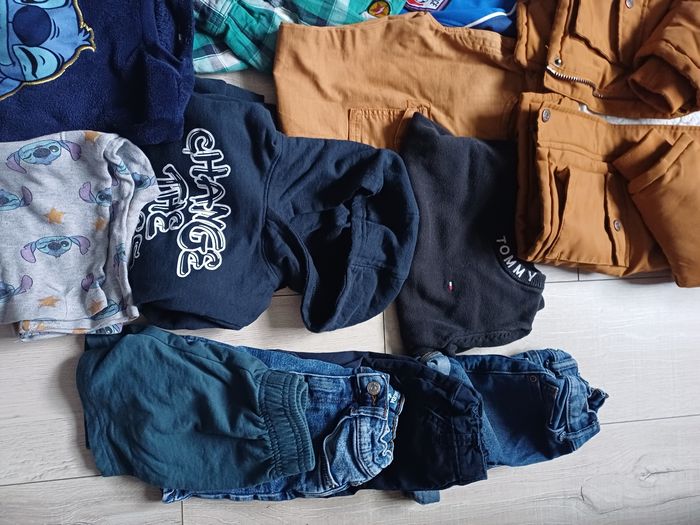 Lot vêtements et paire de chaussures