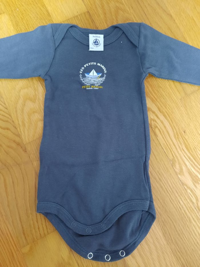 Lot de bodies petit bateau - photo numéro 4