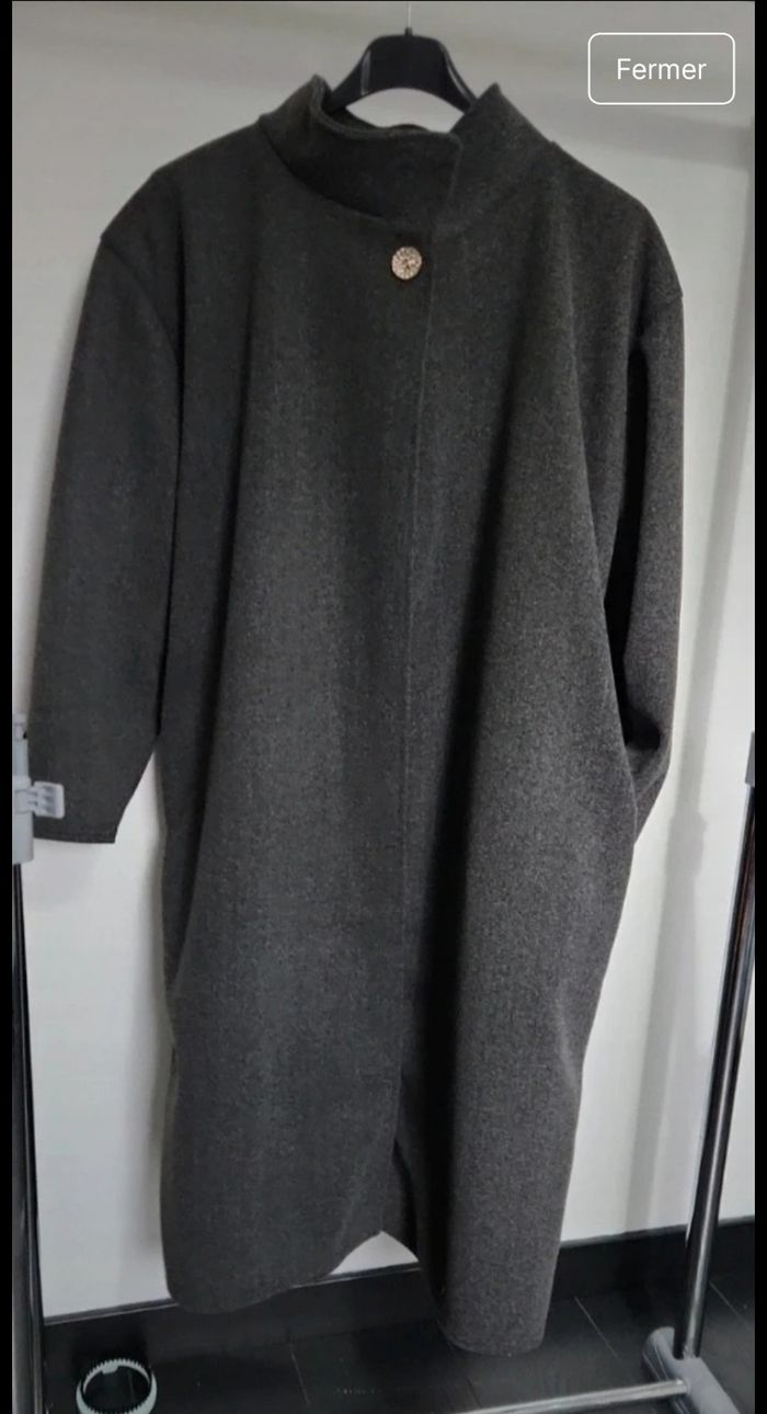 Long manteau à boutons dorés neuf taille unique jusqu au 46 - photo numéro 2