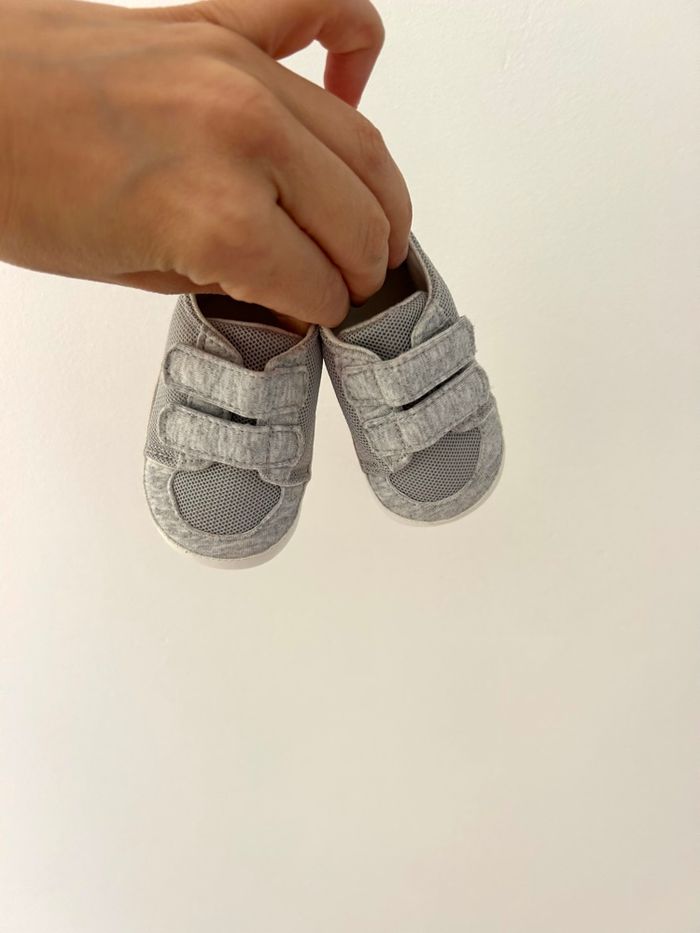 Lot chaussures bébé fille taille 3/6mois - photo numéro 4