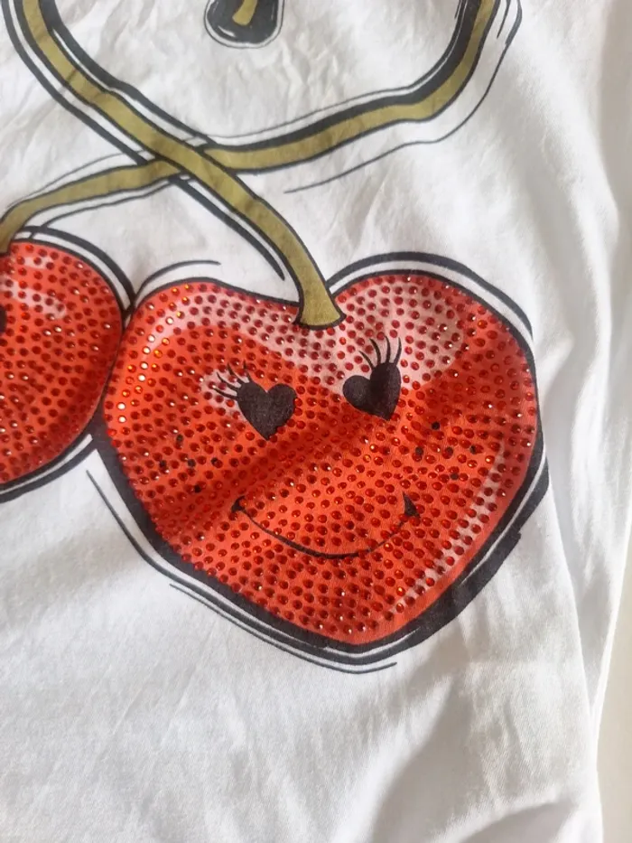 T- shirt cerises" cache cache " - photo numéro 3