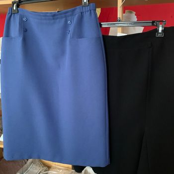Lot de 2 jupes longueur genou taille 44/46 très bon etat