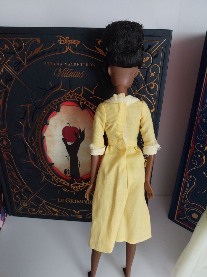 Poupée Tiana en serveuse robe jaune rare + robe verte La Princesse et la Grenouille - photo numéro 5
