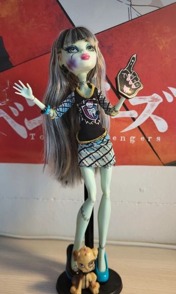 Monster High Frankie Stein + son chien