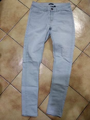 Jean bleu Kiabi skinny fit 75 % coton 23 % polyester et 2 % élasthanne