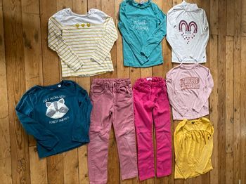 Lot 8 et 10 ans t-shirts et pantalons