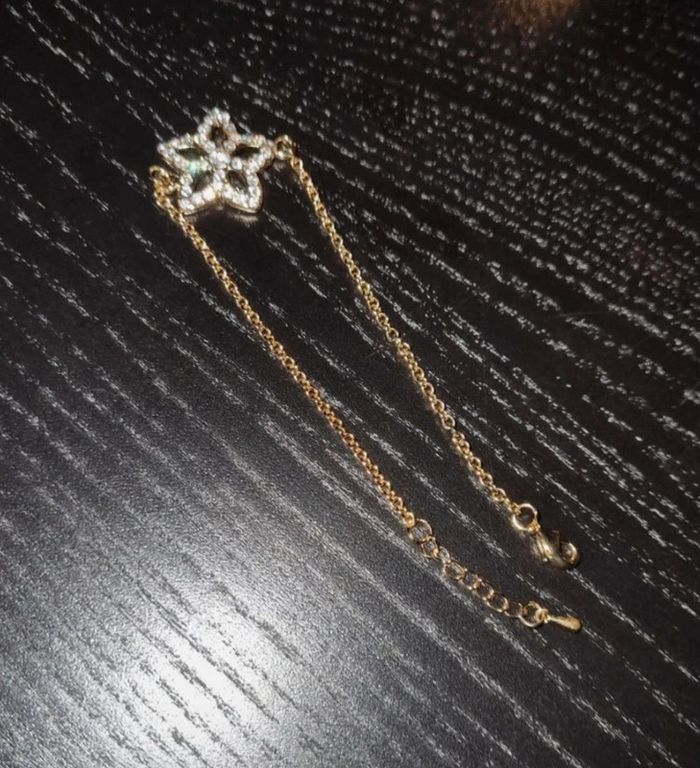 Bracelet fantaisie maille dorée avec fleur - photo numéro 4