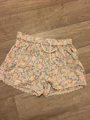Short fleuri