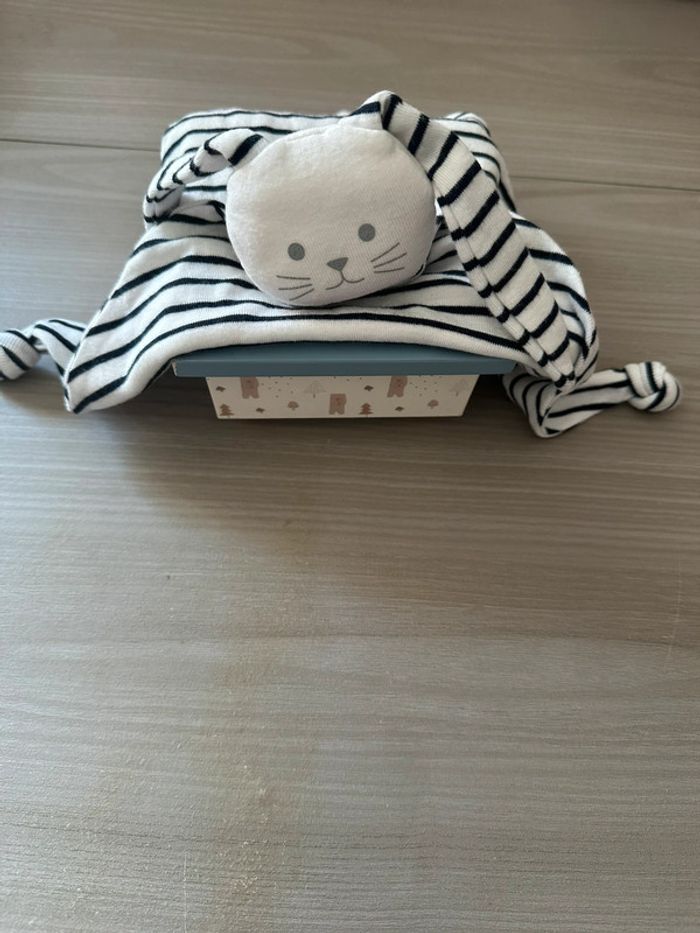 Doudou Visage du lapin brodé petit bateau - photo numéro 2