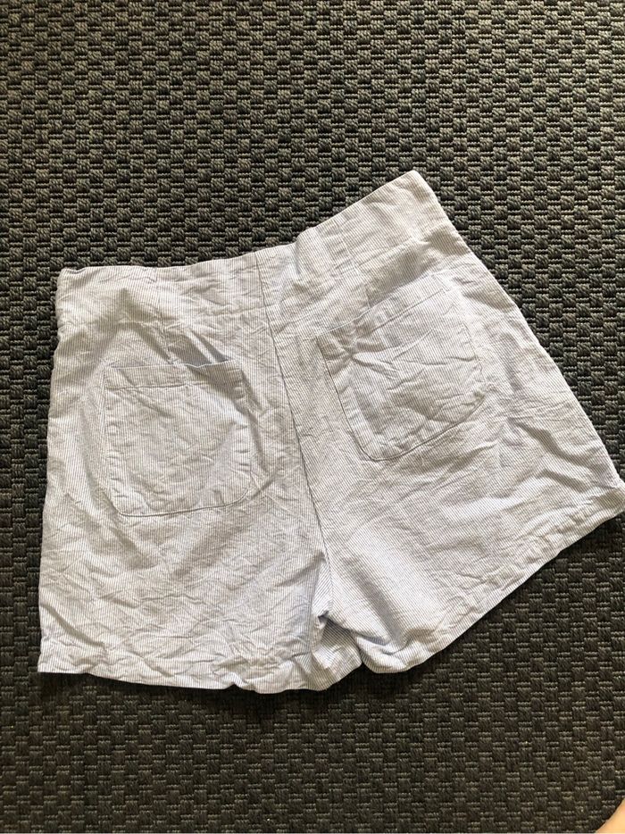 Short à rayures L neuf juste lavé - photo numéro 3