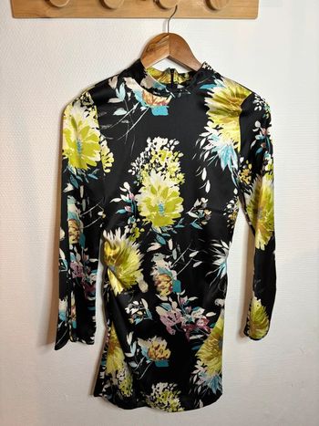 Robe satiné fleurie Zara