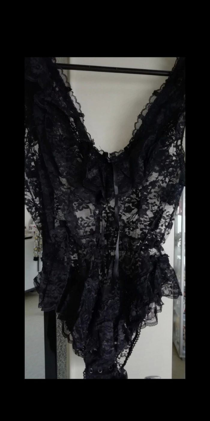 Nuisette sexy chic dentelle volant forme body