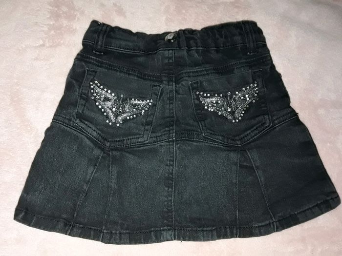 🎀 Jupe en jean noir avec strass en 4 ans 🎀 - photo numéro 4