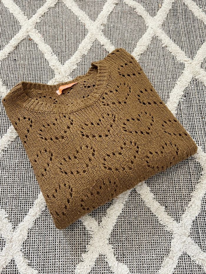 Pull en maille ajouré broderies - photo numéro 3